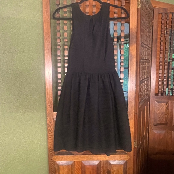 Textured dress - Picture 1 of 5